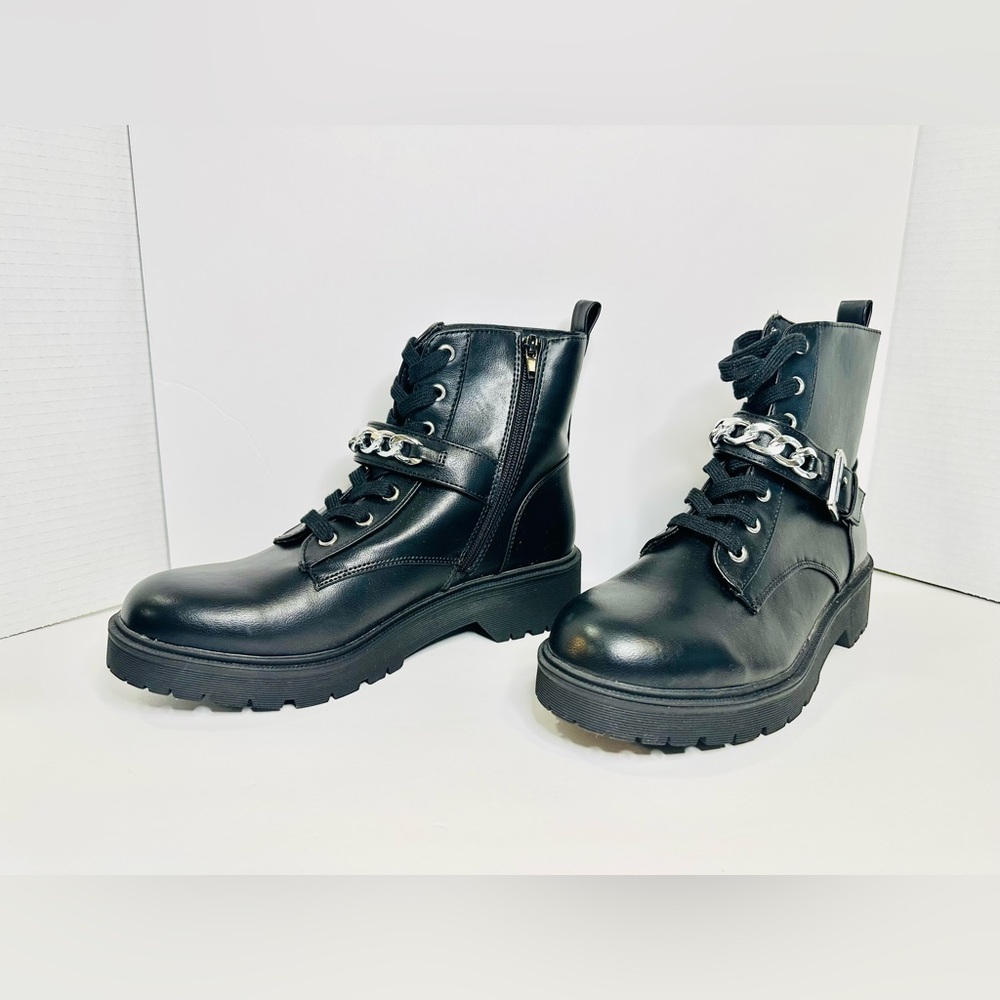 Report women’s size 9.5 Black Lug Chainy boots. New without tags.